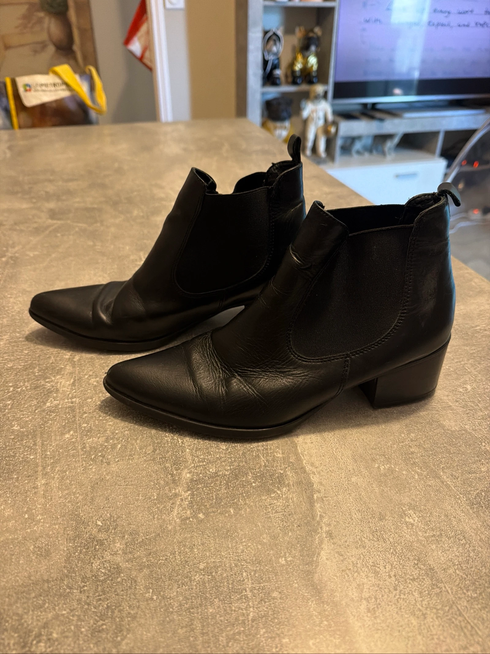 Bottine noir cuir taille 38 eram bon état 